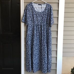 Tiny white flowers on navy blue. Simple and classy. Size 2XL